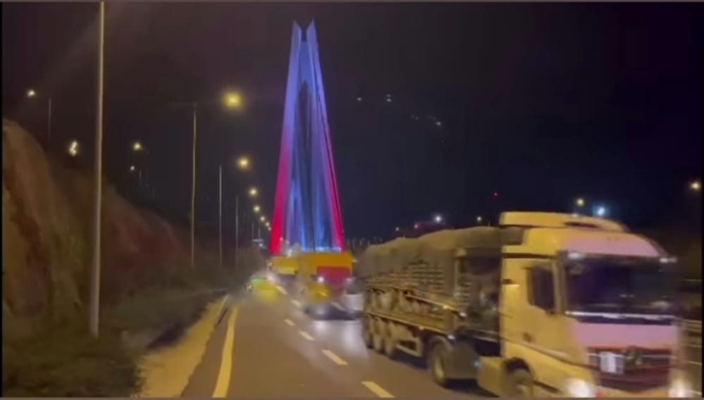 operasyonlarda ele geçirilen tonlarca gümrük kaçağı sahte tütün ve tütün mamulleri toplu olarak imha edildi.