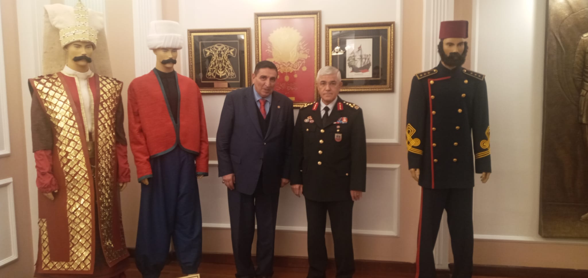 YÜZYILI AŞKIN BİR KURUMUN BAŞINDA BİR ONUR ABİDESİ