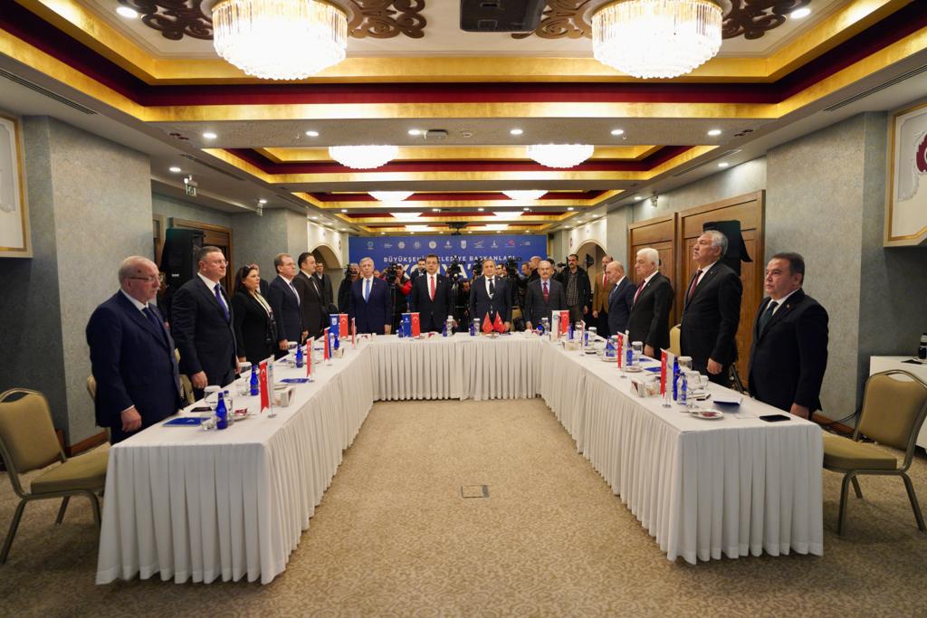 “ÜLKEYİ YÖNETENLER, MİLLETİMİZİN TEMSİLCİLERİ OLDUKLARINI UNUTTULAR”