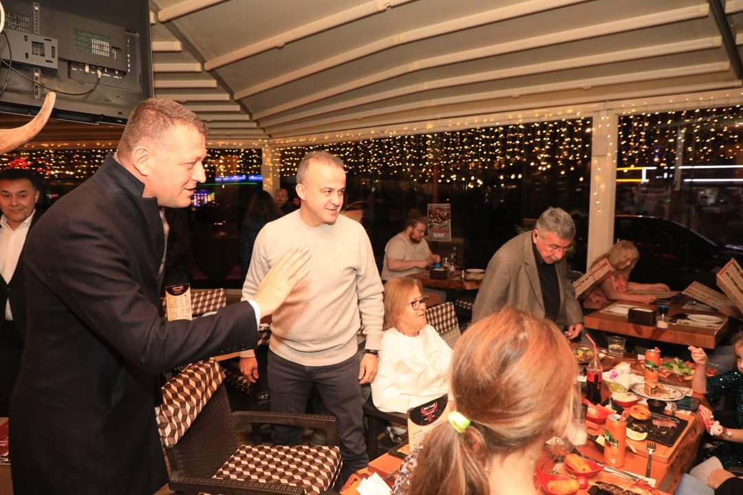 KAYMAKAM ÜRKMEZER YILBAŞI GECESİ GÖREV YAPAN KOLLUK KUVVETLERİNİ YALNIZ BIRAKMADI