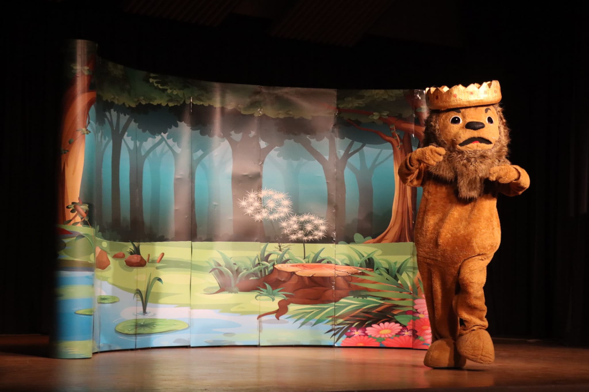 TUTUK, ORMANLAR KRALI ASLAN’I ÇOCUKLARLA BİRLİKTE İZLEDİ