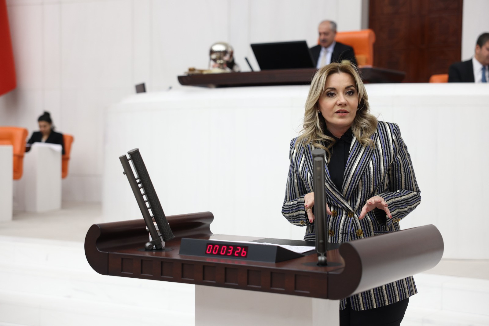 YÜZDE OTUZ MEMUR, EMEKLİ MAAŞ ZAMMI ÇALIŞANIN EMEKLERİNİN YOK SAYILDIĞI, SADAKADAN ÖTEYE GİTMEYEN BİR ARTIŞTIR.