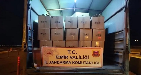 İzmir’de Kamyonette 2 Milyon Kaçak Sigara Ele Geçirildi