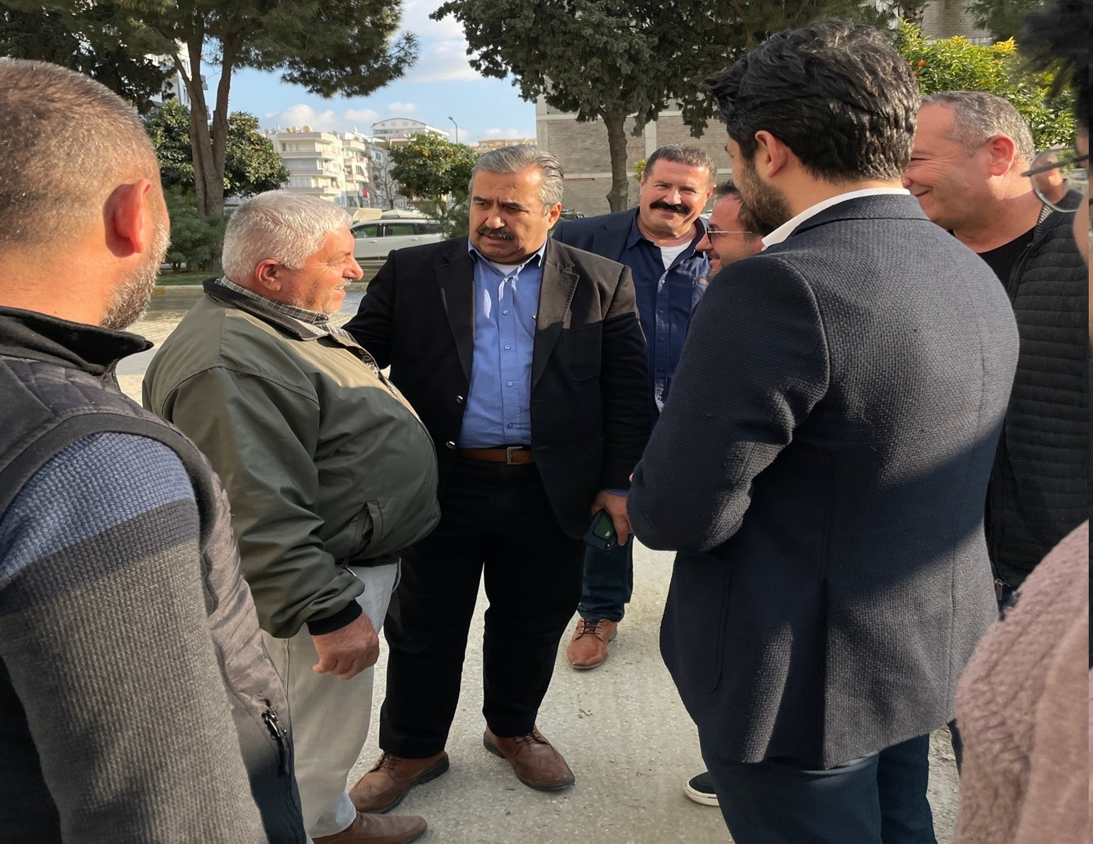 GELECEK PARTİSİ MAHMUTLAR ESNAFINI ZİYARET ETTİ