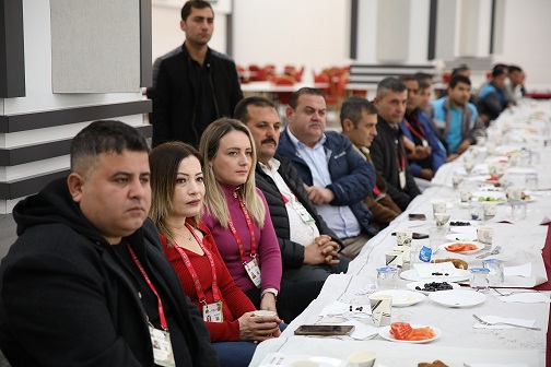 BAŞKAN YÜCEL KONAKLI’DA ÖNCE PERSONEL SONRA ESNAFLA BULUŞTU