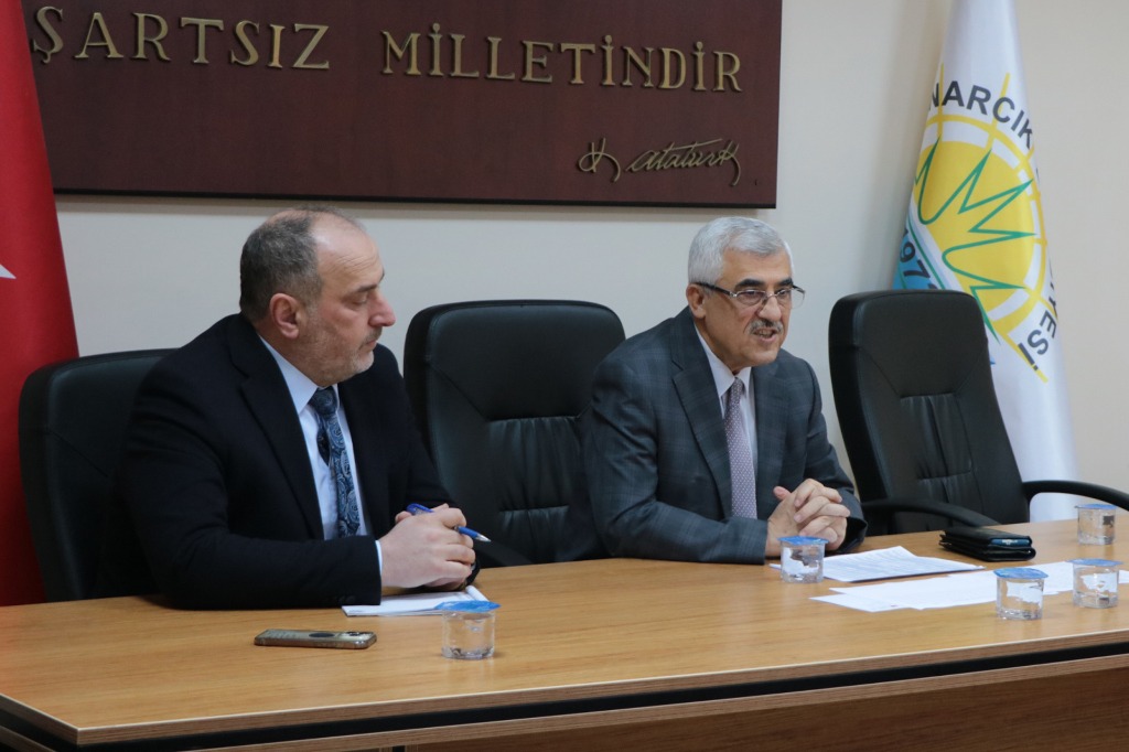 ÇINARCIK BELEDİYE BAŞKANI NUMAN SOYER, DEPREM DEĞERLENDİRME TOPLANTISINA KATILDI