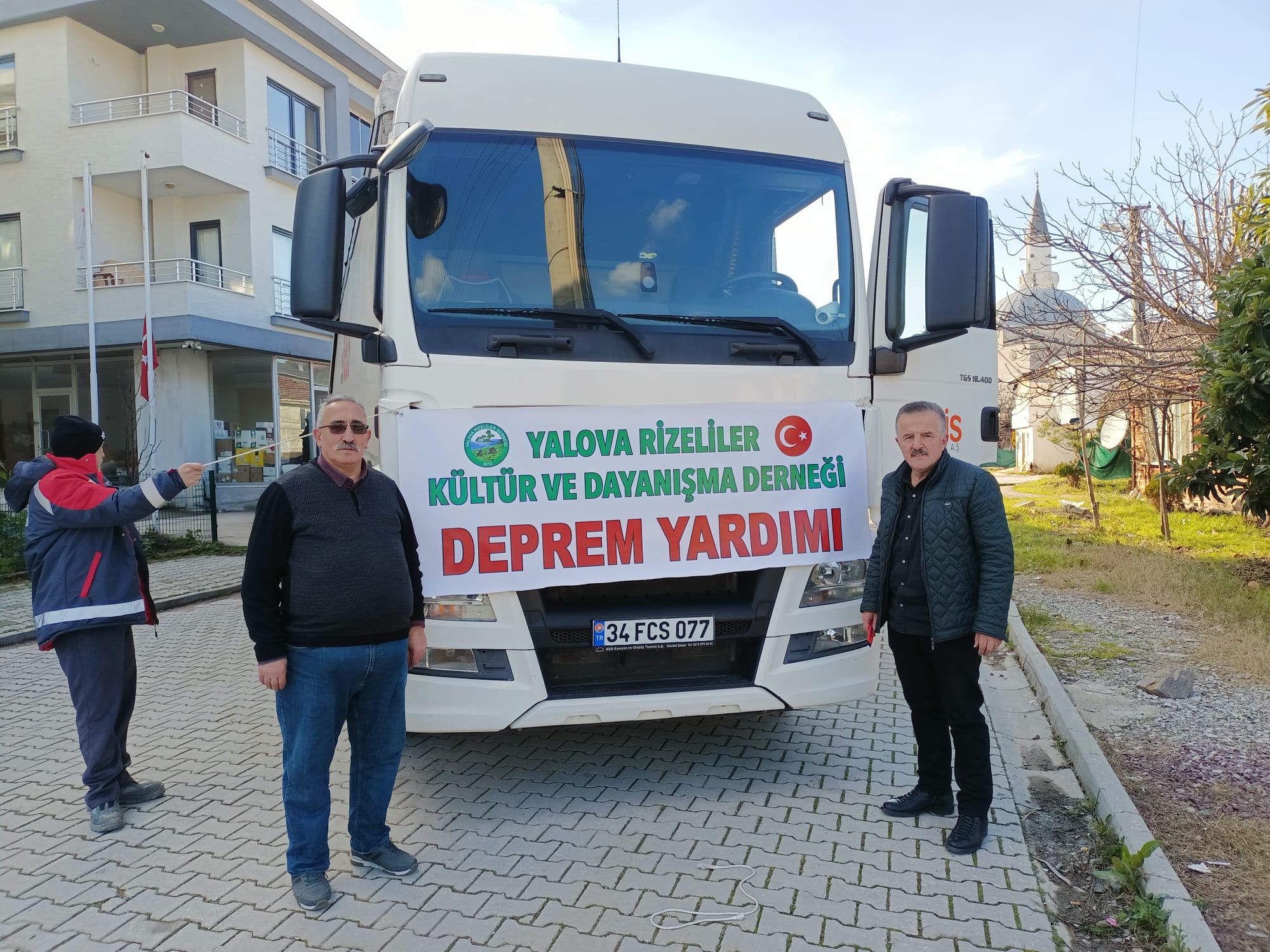YALOVA RİZELLİLER VE KÜLTÜR DAYANIŞMA DERNEGİ DEPREMZEDELERE YARDIM KERVANI