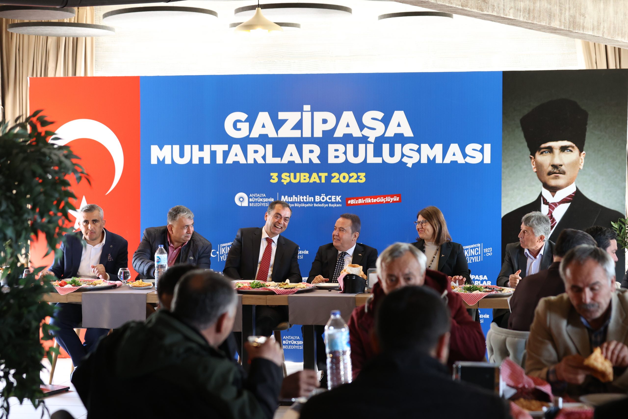 Başkan Böcek, Gazipaşalı muhtarlarla buluştu