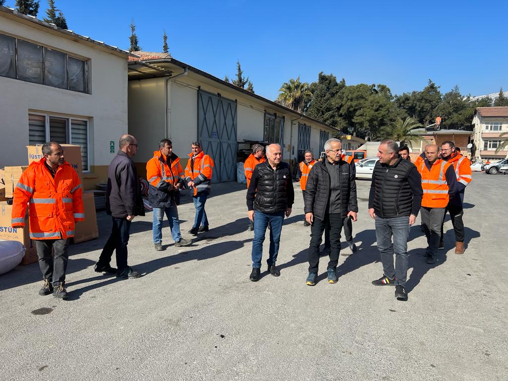 KARAYOLLARI TEŞKİLATI DEPREM BÖLGESİNDE SON SÜRAT ÇALIŞIYOR….