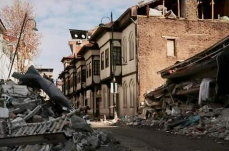 Malatya’ Sallandı Yine 25 Bina Yıkıldı, 20 Kişi Yaralandı