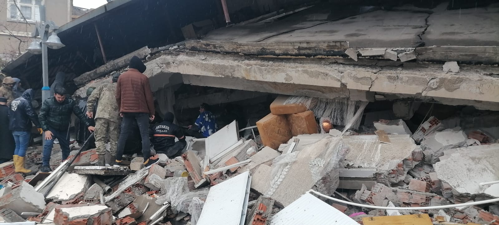 YENİ BİR DEPREM DALAGASI İLE SARSILDI GAZİANTEP ÇEVRE İLLERDE