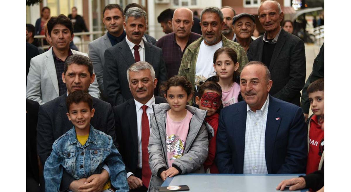 Vali Yazıcı Ve Bakan Çavuşoğlu, İftarda Vatandaşlarla Buluştu