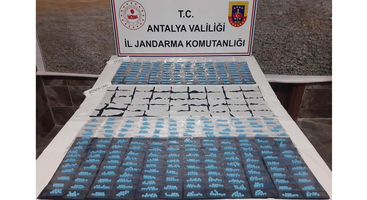 Antalya,da Yüklü Miktarda Uyuşturucu Ele Geçirildi