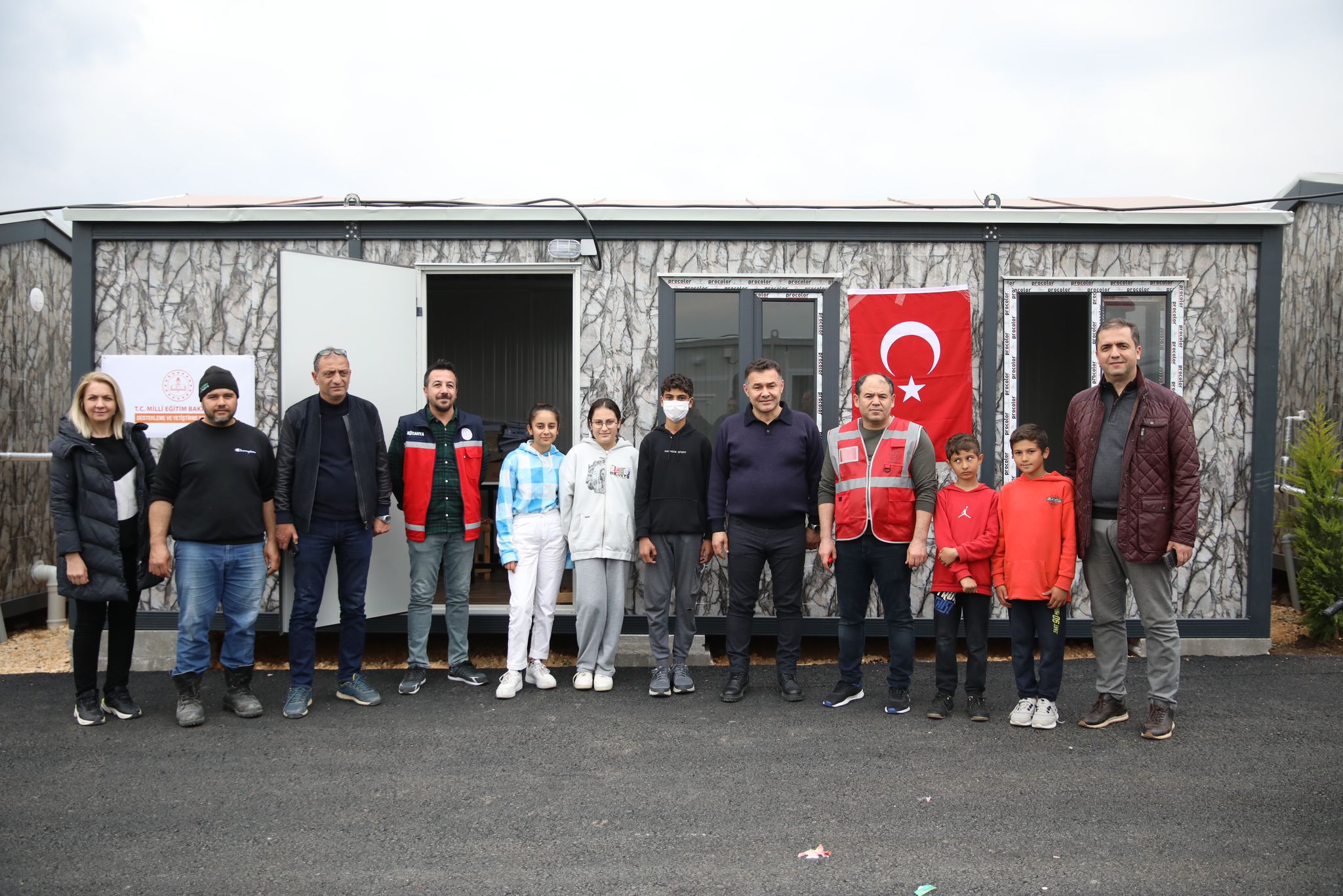 BAŞKAN YÜCEL DEPREM BÖLGESİNDE