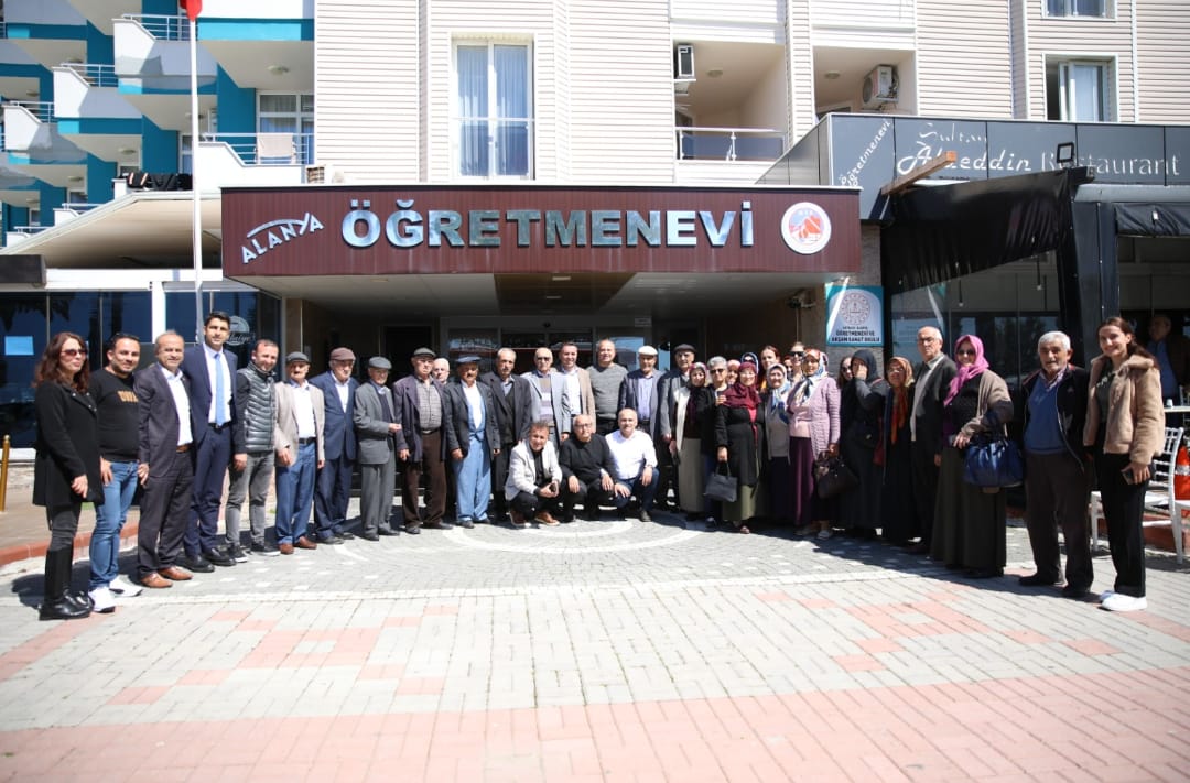 ALANYA BELEDİYESİ YAŞLILARI YEMEKTE AĞIRLADI