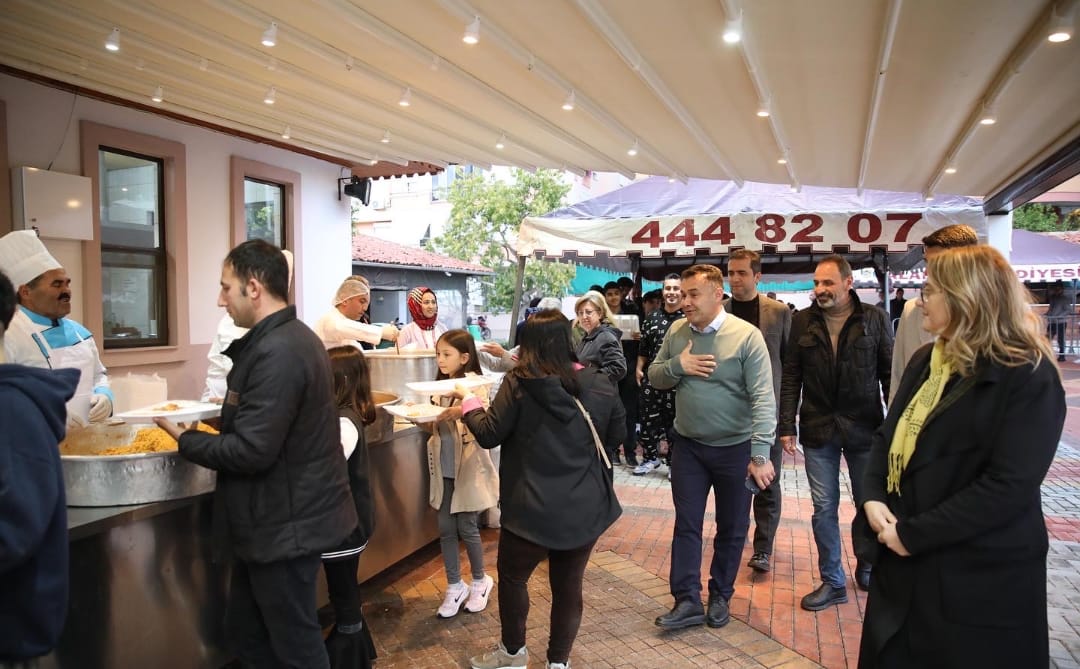 BAŞKAN YÜCEL ORUCUNU EŞGİLİK’TE VATANDAŞLARLA AÇTI