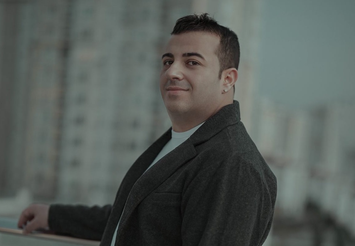 YENİ SİNGLESİNİN GELİRİNİ DEPEMZEDELERE BAĞIŞLAYACAK