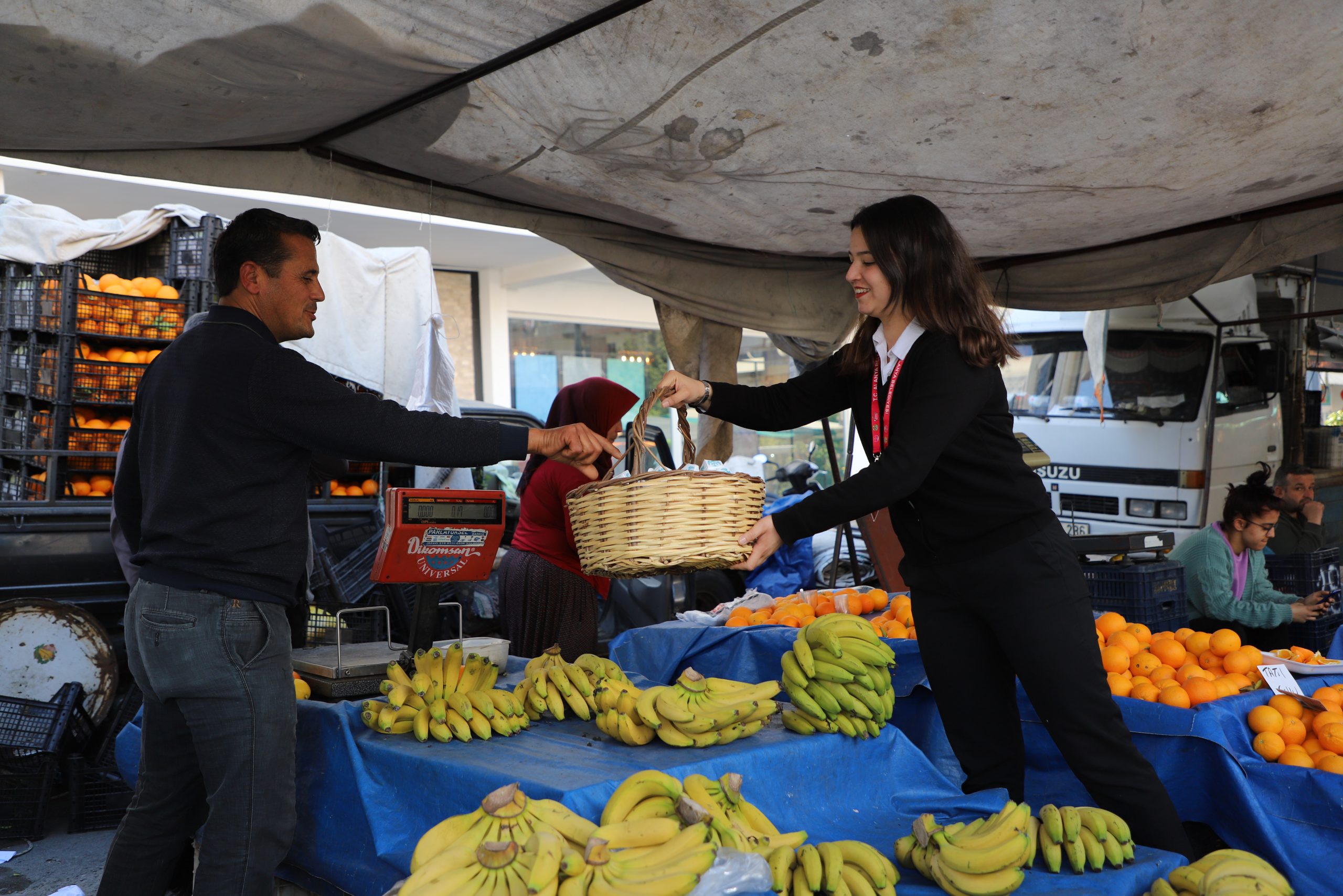 ALANYA BELEDİYESİ BERAT KANDİLİNDE LOKUM DAĞITTI