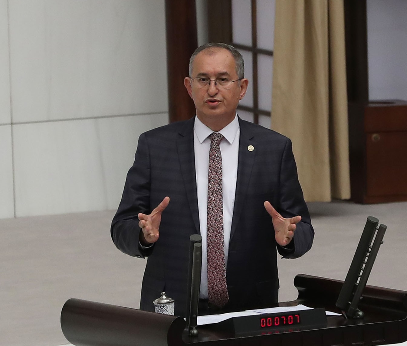 TRT’DE LİYAKAT BİTTİ, İŞ BARIŞI BOZULDU