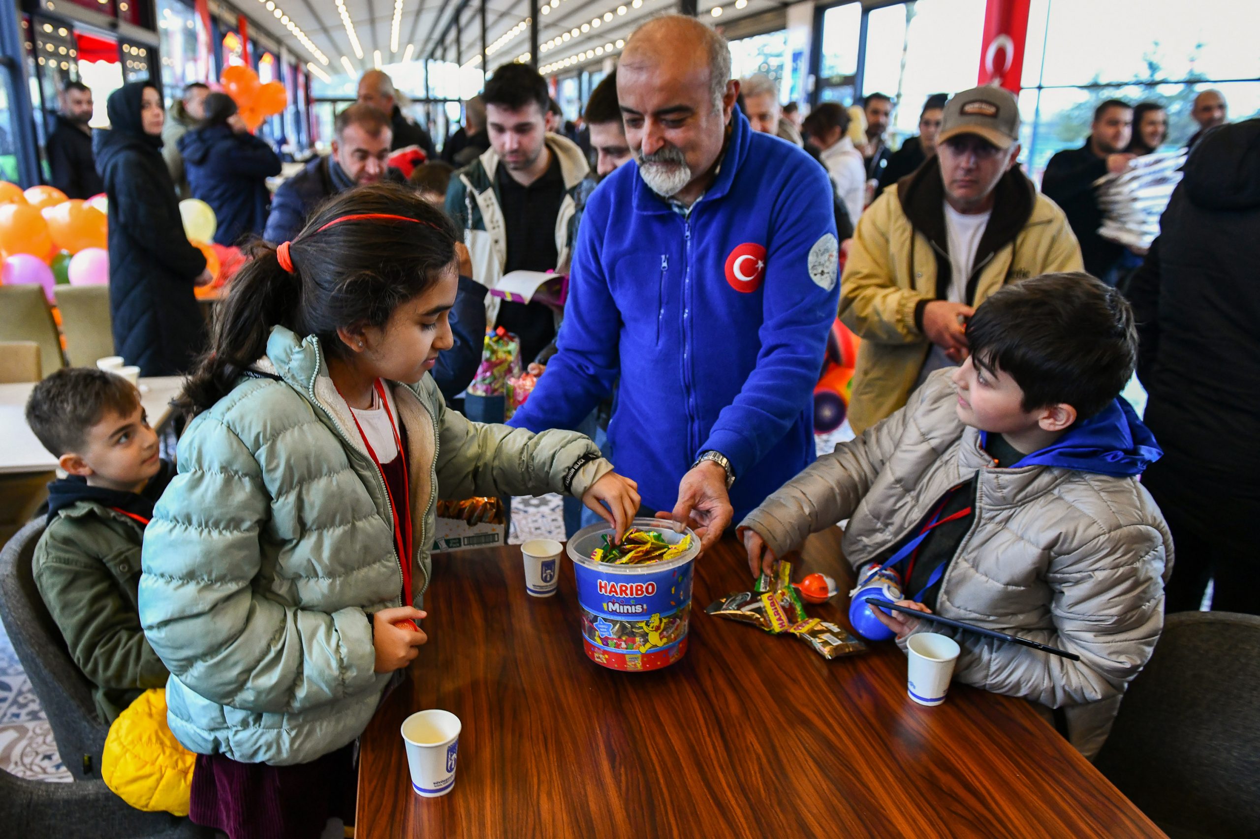 ANKARA BÜYÜKŞEHİRDEN DEPREMDEN ETKİLENEN ÇOCUKLAR İÇİN RENGÂRENK ETKİNLİK