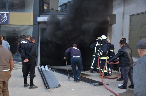 Çıkan yangında 7 kişi dumanlardan etkilendi