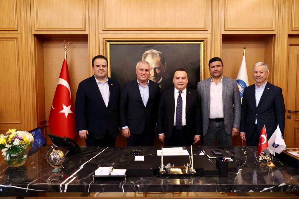 BAŞKAN ERDEM MUHİTTİN BÖCEK’İ ZİYARET ETTİ