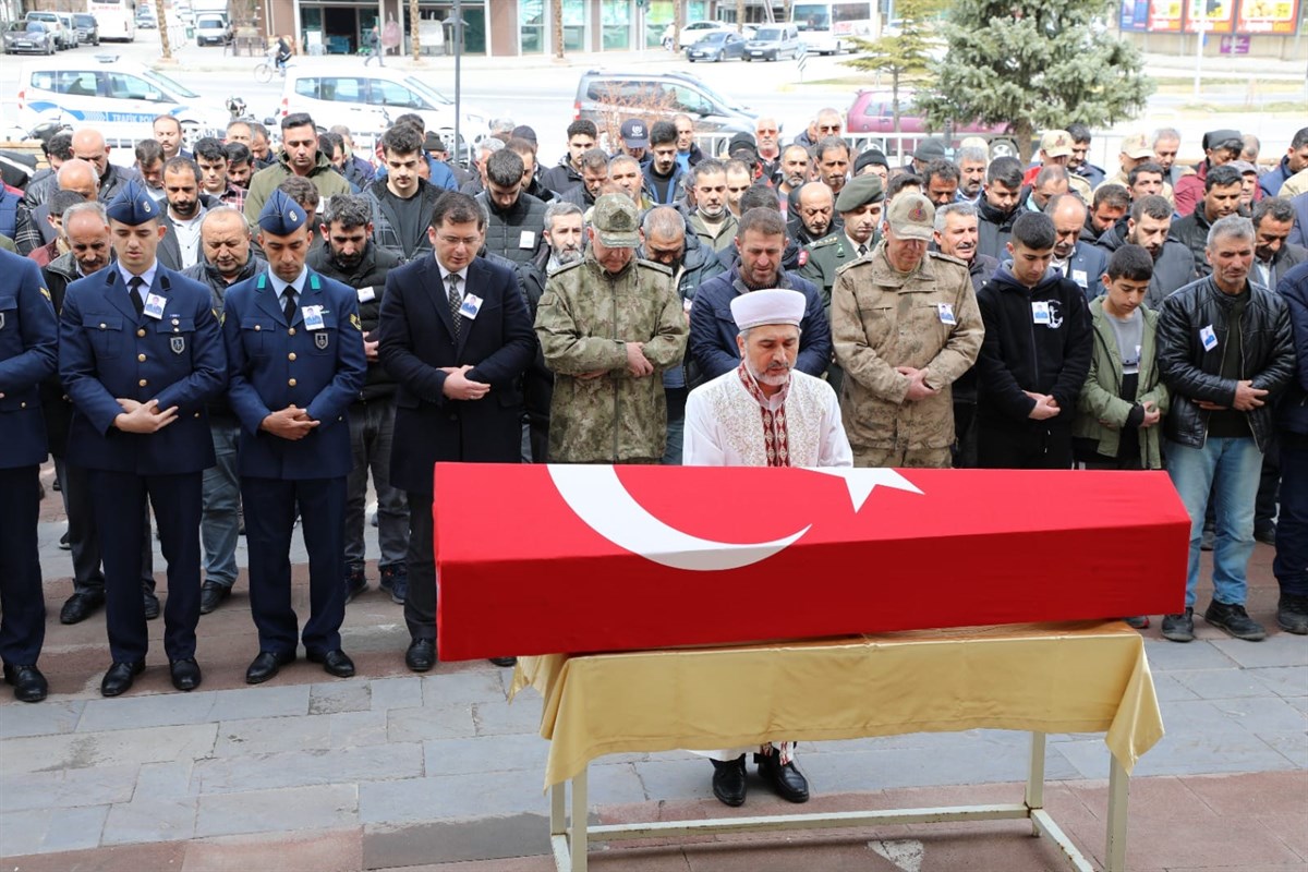 Trafik Kazasında Hayatını Kaybeden Asker, Memleketi Erzincan’da Toprağa Verildi.