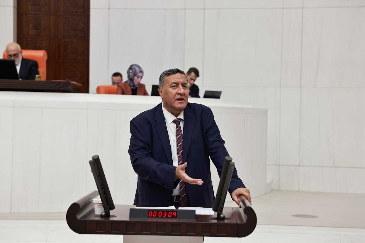 DEPREM TARIM SEKTÖRÜNÜ DE OLUMSUZ ETKİLEDİ