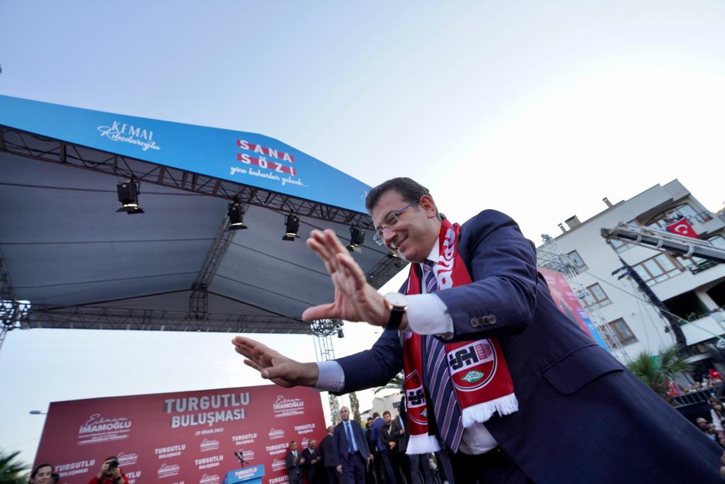 AKHİSAR VE TURGUTLU’DA COŞKULU KALABALIKLARA KONUŞTU