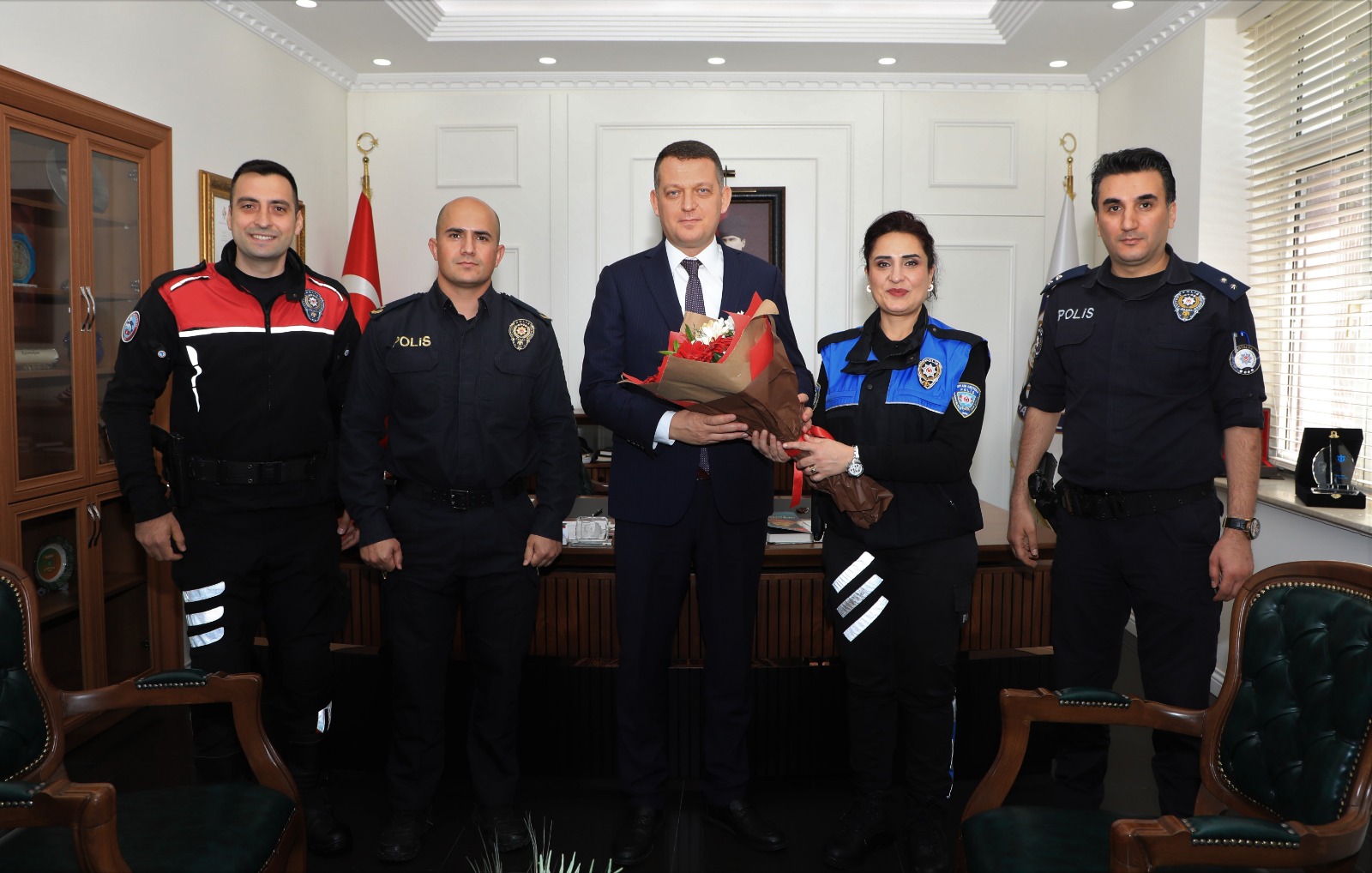 POLİS HAFTASI KAPSAMINDA ALANYA İLÇE EMNİYET MÜDÜRLÜĞÜNDEN KAYMAKAM ÜRKMEZER’E ZİYARET