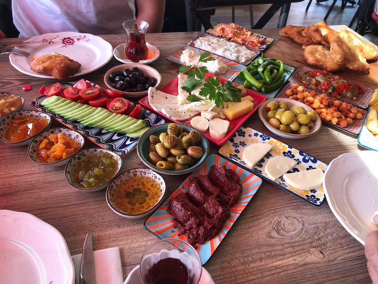 RAMAZAN BAYRARMI’NDA 6 SAĞLIKLI BESLENME ÖNERİSİ,