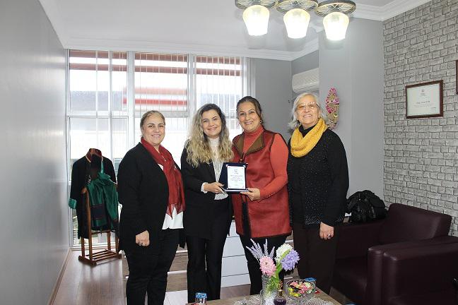 5 Nisan avukatlar günü sebebiyle avukat Dilan Dicle Çetin’i ziyaret etti.