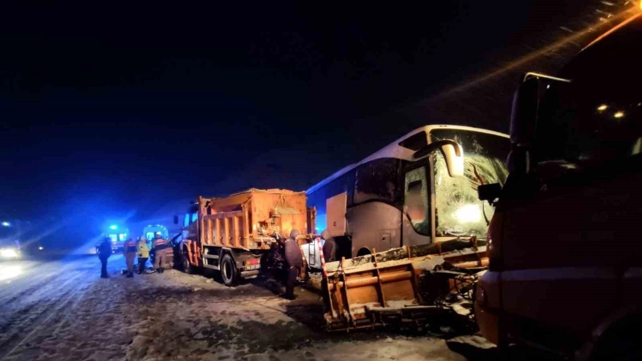 Zincirleme trafik kazası: 8 yaralı
