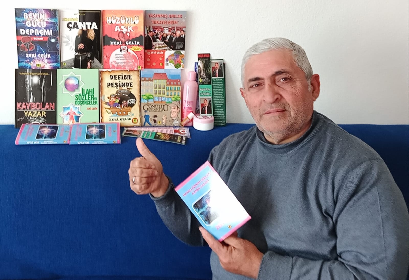 155 kitap yazdı,  55 kitabı yayınlandı