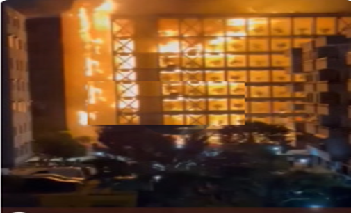 İzmir’de lüks sitede büyük yangın! İzmir Valisi Köşger’den açıklama.