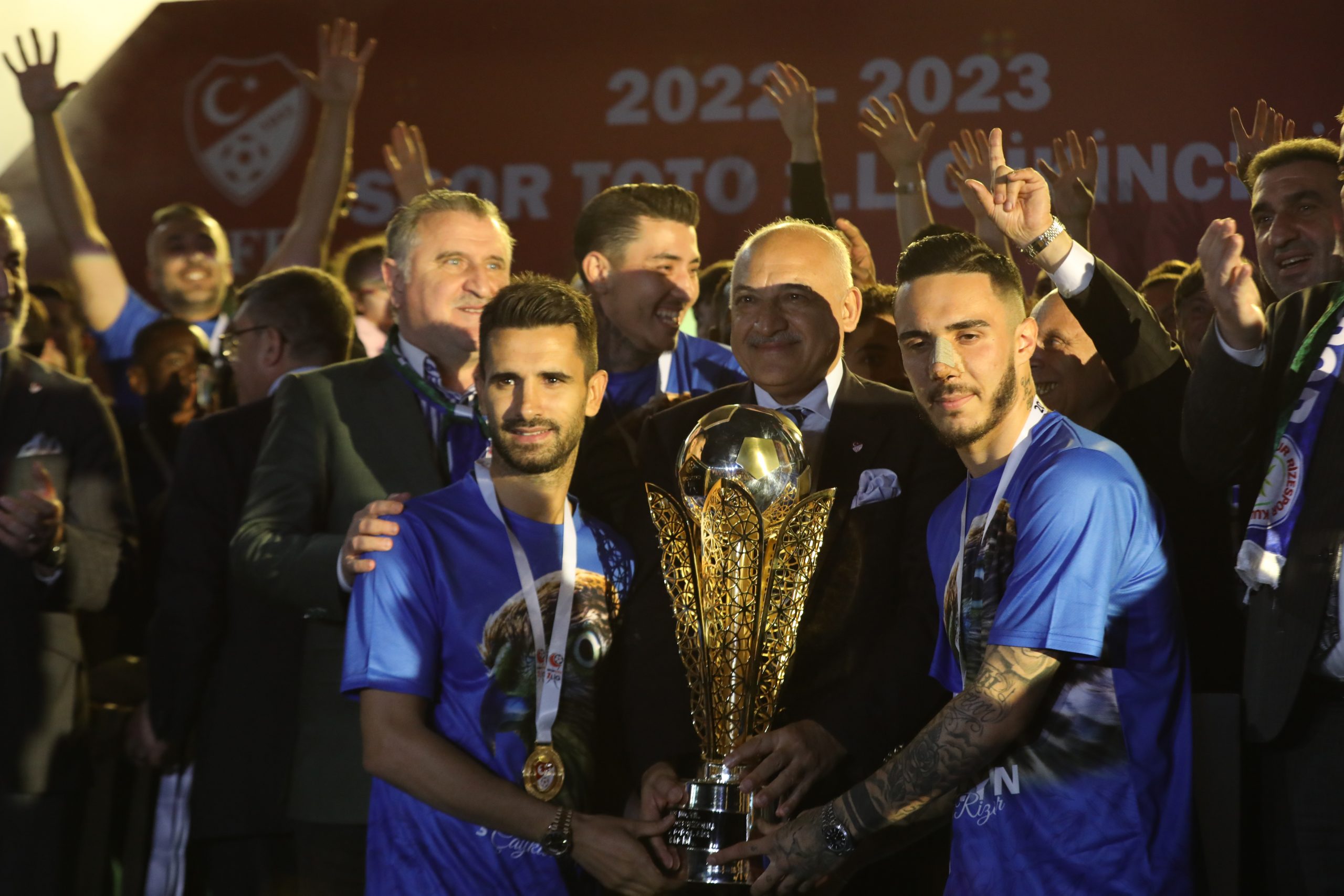 Çaykur Rizespor’a Kupasını TFF Başkanı Mehmet Büyükekşi Verdi