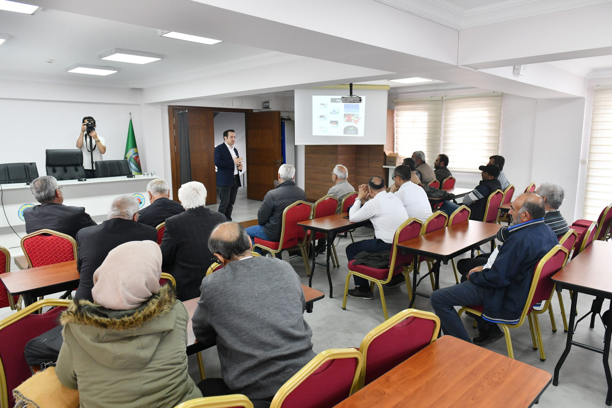 ANKARALI BAL ÜRETİCİLERİ İÇİN EĞİTİMLER DEVAM EDİYOR: ARICILIK AKADEMİSİ’NİN 3’ÜNCÜSÜ TAMAMLANDI