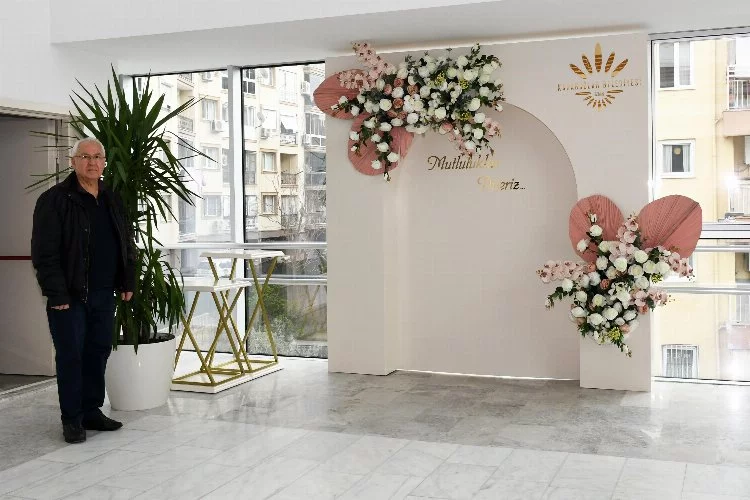 İzmir Karabağlar’a ‘Yıldız Kenter’ yakıştı