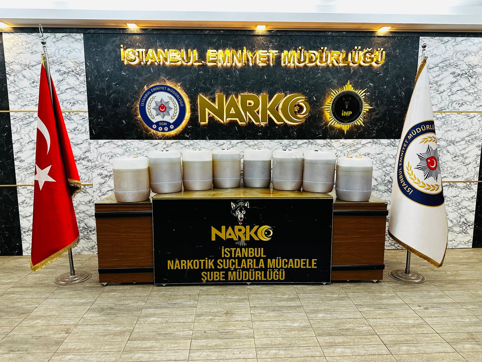 İstanbul Emniyet müdürlüğü Uyuşturucu Tacirlerine Baskın