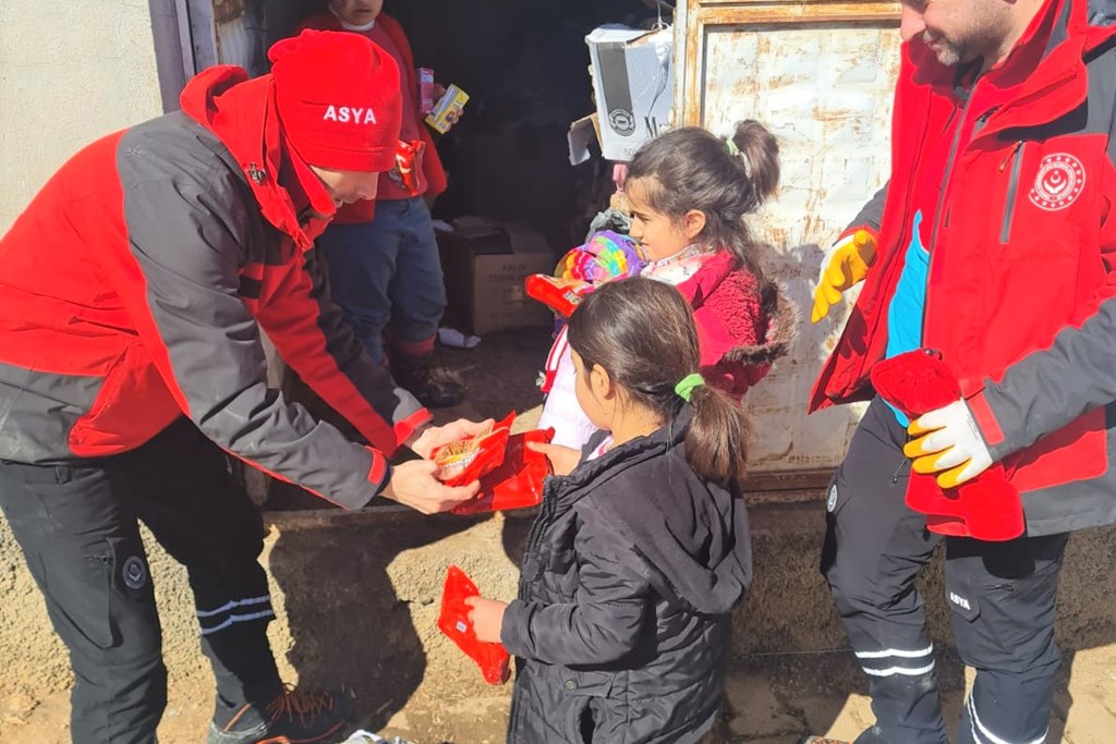 Bakan Derya Yanık: “Depremlerden etkilenen vatandaşlar için bugüne kadar 1 milyar 851 milyon TL kaynak aktardık