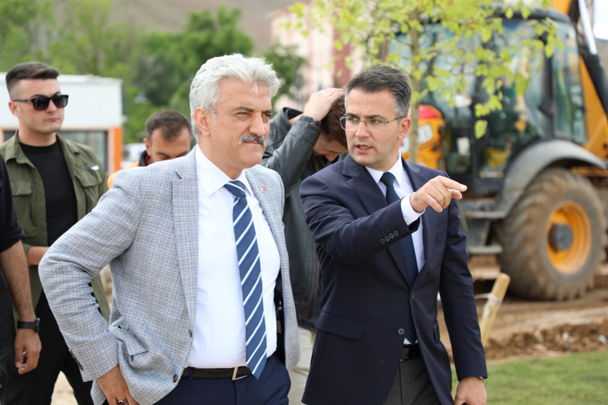 Refahiye Camii ve Külliyesi İnşaatında İncelemelerde Bulundu