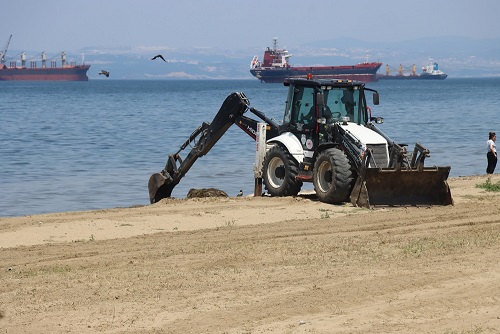 YALOVA SAHİLLERİMİZ ARALIKSIZ OLARAK TEMİZLENİYOR
