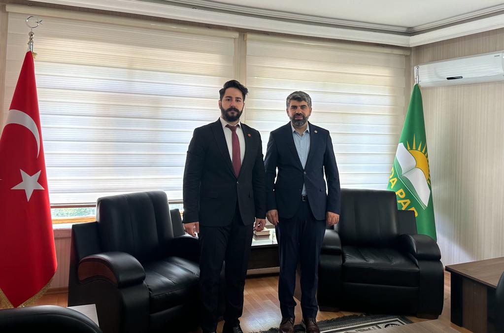 Emre ŞAHİN ‘ den Hüda Par Genel Merkezine taziye ziyareti.