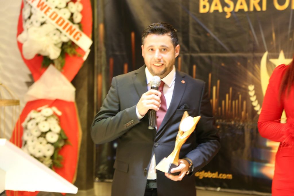 ÖZGÜN MEDYA HABER AJANSINA ANKARA’DA ALTIN BAŞARI ÖDÜLÜ