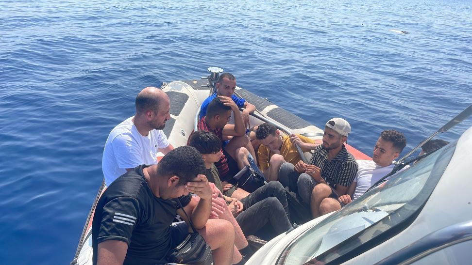 Sahil Güvenlik 9 Göçmeni Kurtardı