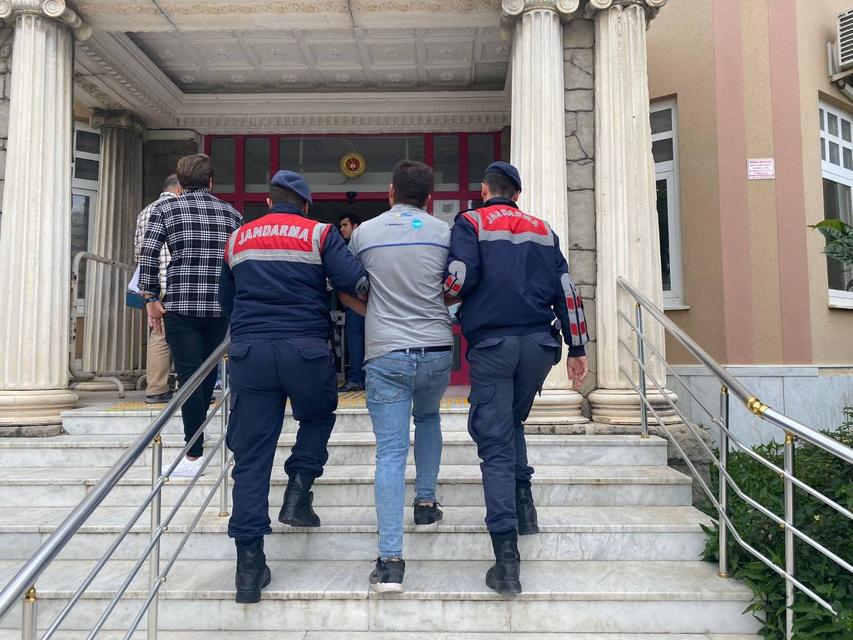 Kuşadası’nda hırsızlar yakalandı