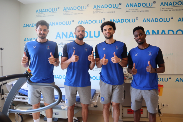 Anadolu Efesli 4 Basketbolcu Sağlık Kontrolünden Geçti