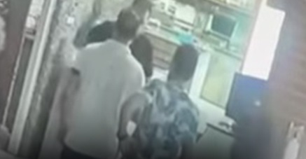 Dikili’de Zabıta Müdüründen Esnafa Yumruklu Saldırı