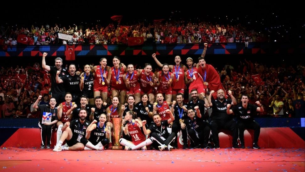 Avrupa Şampiyonu Filenin Sultanları Yurda Döndü