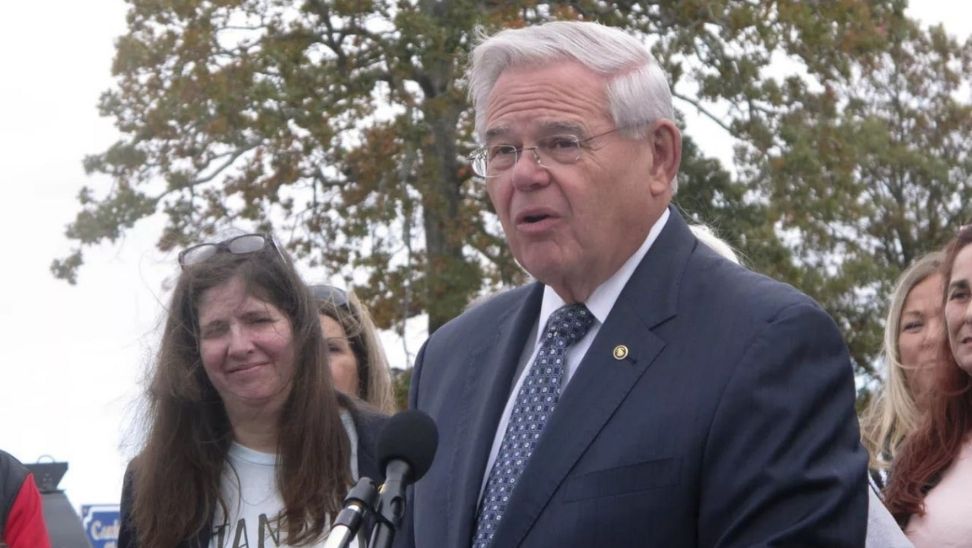 ABD’li Senatör Rüşvet İddiaları Ardından İstifa Etti